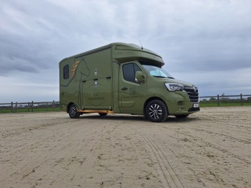 Paardencamionette zij-rechts