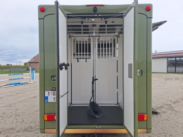 Paardencamionette achter-open