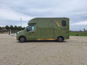 Paardencamionette zij-links